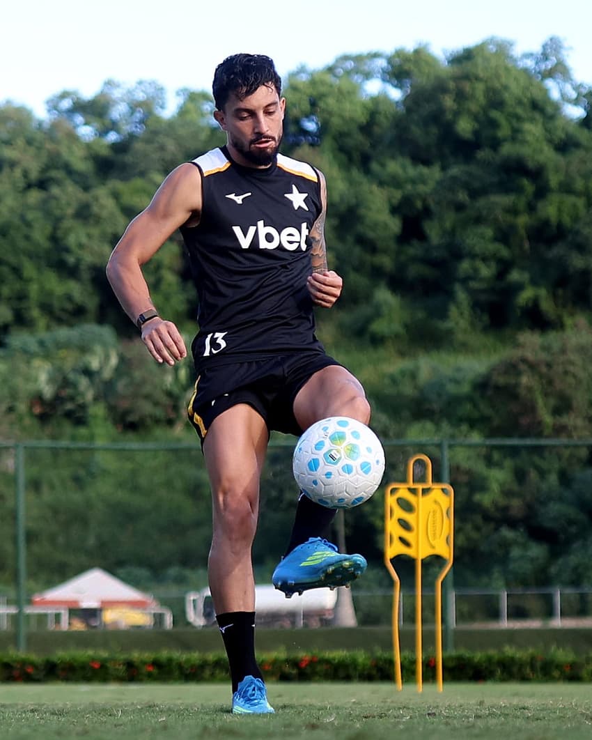Alex Telles é o capitão do Botafogo (Foto: Vítor Silva/Botafogo)