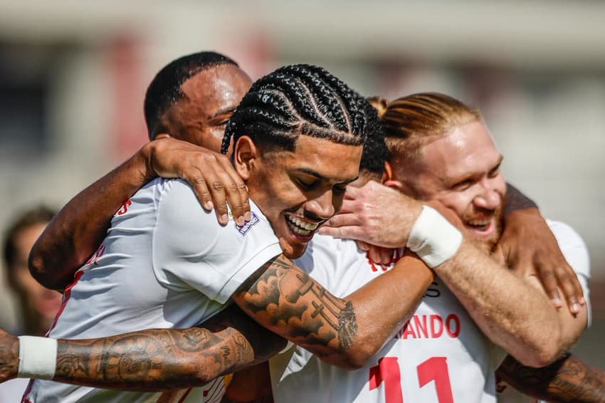O RB Bragantino venceu por 3 a 1 o Internacional, neste domingo (31), pela 18ª rodada do Campeonato Brasileiro 2026