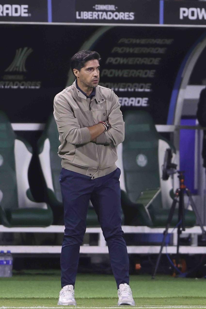 Abel Ferreira no banco em partida do Palmeiras na Libertadores