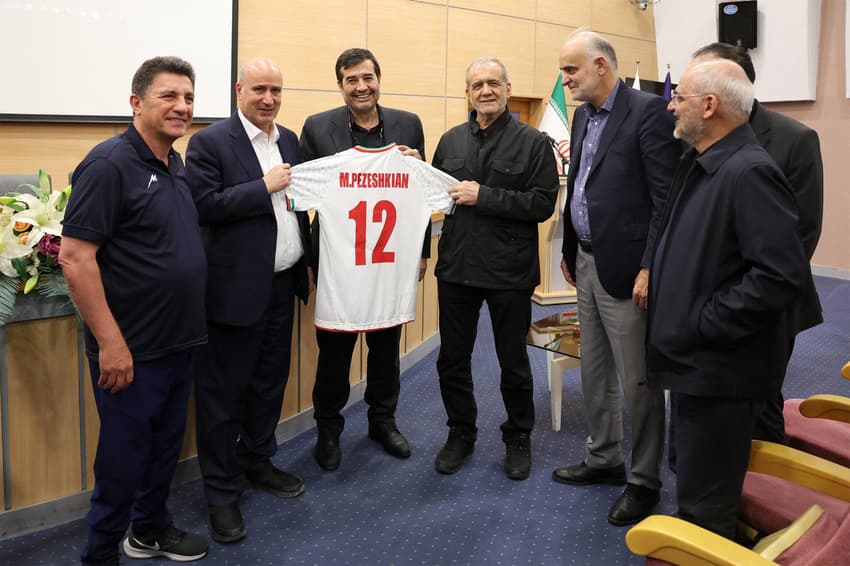 Nova camisa do Irã, que será usada na Copa do Mundo de 2026 (Foto: Rebecca Noble/AFP)