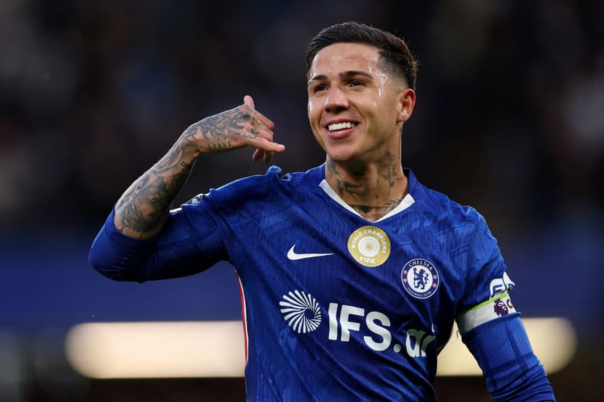 Enzo Fernandez foi um dos melhores jogadores do Chelsea na partida contra o Tottenham pela penúltima rodada da Premier League (Foto: Adrian Dennis / AFP)