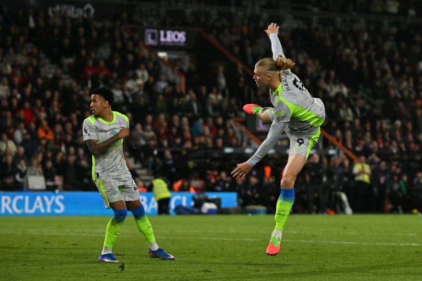 Haaland em gol de empate do Manchester City (Foto: Glyn KIRK / AFP)