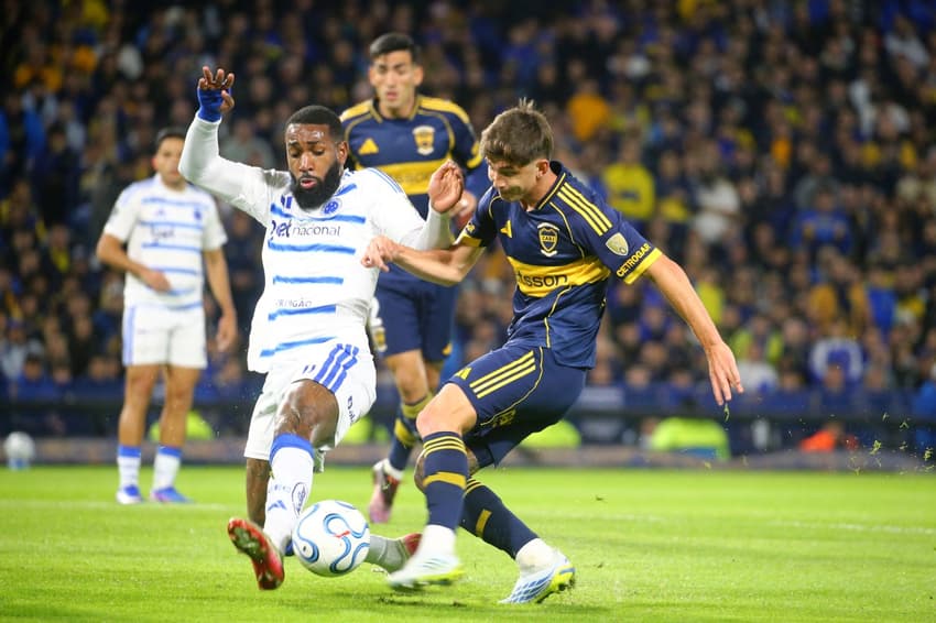 Gerson é expulso durante Boca Juniors e Cruzeiro