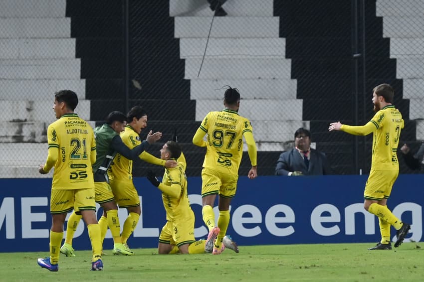 Jogadores do Mirassol comemoram gol marcado contra o Always Ready, da Bolívia, pela fase de grupos da Libertadores (Foto: Daniel Duarte / AFP)
