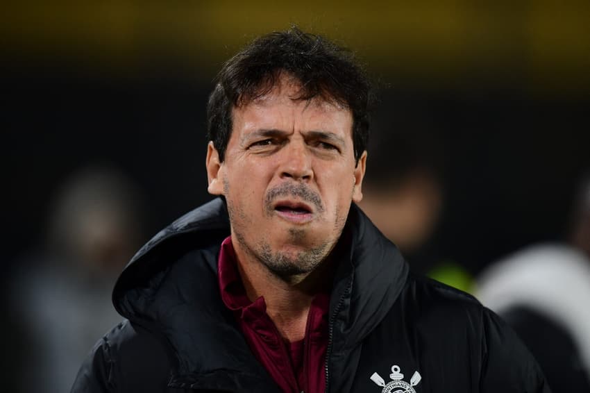 Fernando Diniz, técnico do Corinthians (Foto: Dante Fernandez / AFP)