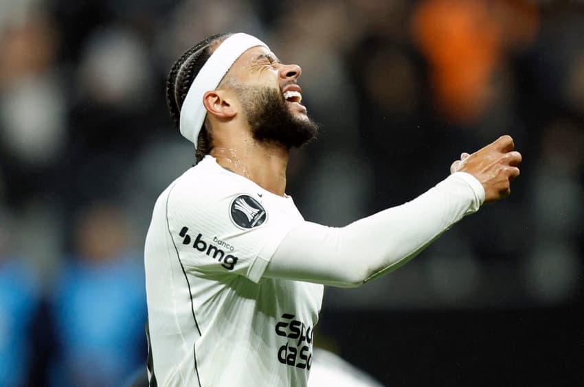 Memphis Depay Corinthians x Platense (Foto: Miguel Schincariol / AFP)