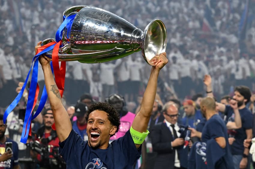 Marquinhos com a taça da Champions League.