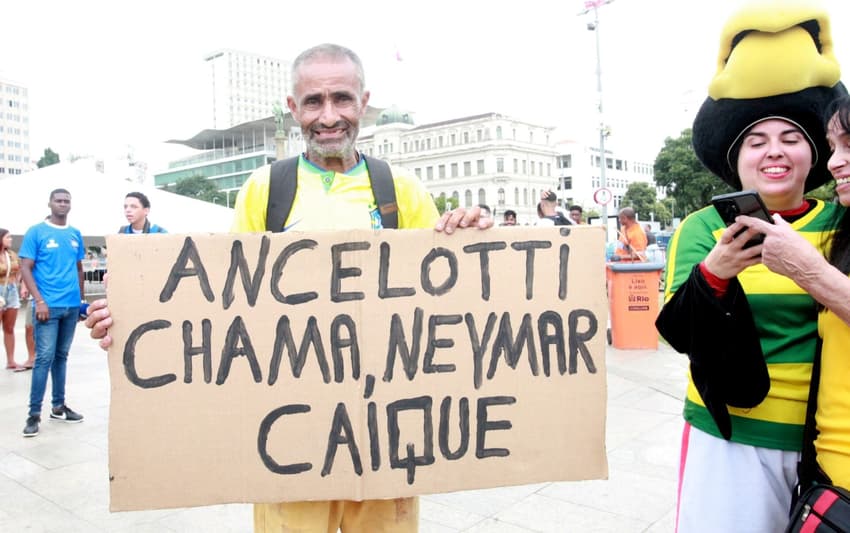 No Museu do Amanhã, torcedor fazia campanha para Neymar estar na convocação da Seleção (Foto: Onofre Veras / Thenews2 / Folhapress)