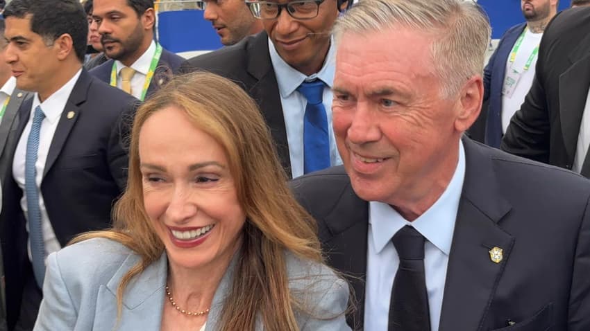 Ancelotti chega ao Museu do Amanhã acompanhado da esposa (Foto: Fernanda Gondim / Lance!)