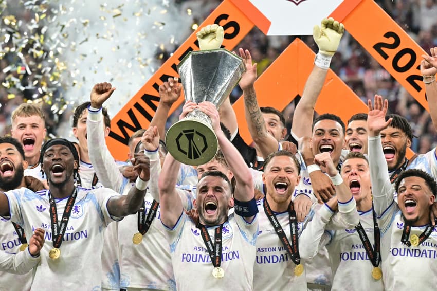 O Aston Villa venceu o Freiburg e conquistou a Europa League (Foto: Stefano RELLANDINI / AFP)