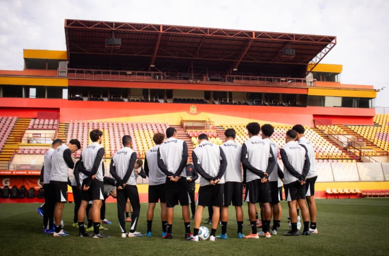 Elenco do Vasco treina no Estádio Santa Laura, casa da Unión Española, antes do confronto contra o Audax Italiano (Foto: Matheus Lima/Vasco)
