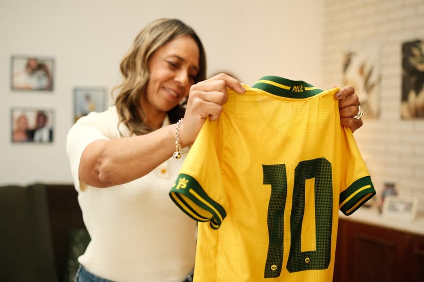 Athleta e Pelé lançam coleção inédita