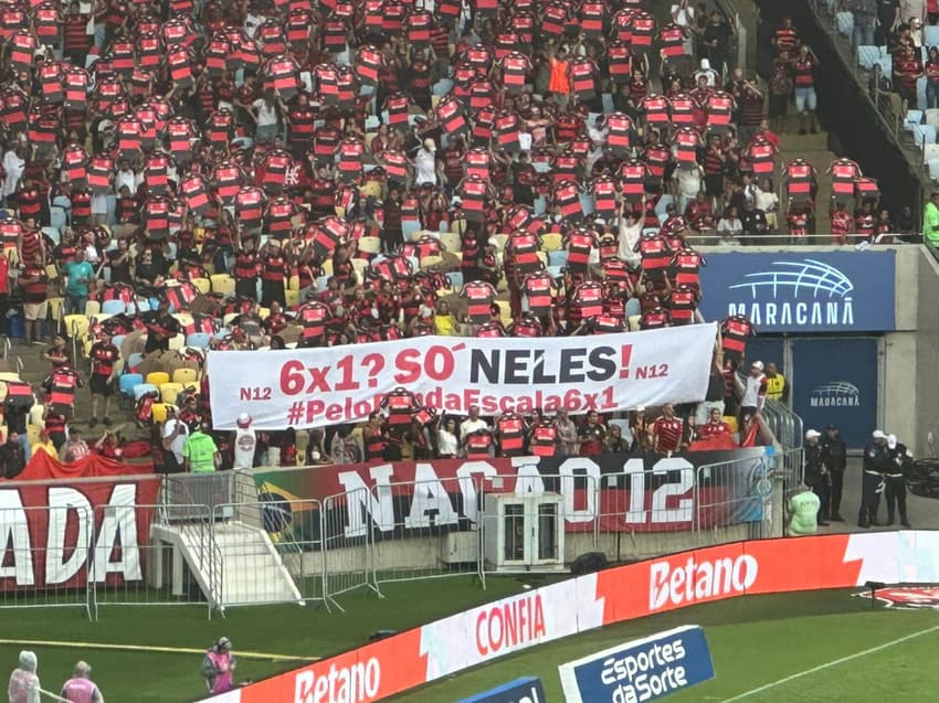Faixa da torcida do Flamengo para clássico contra o Vasco no Maracanã (Foto: Lucas Bayer / Lance!)