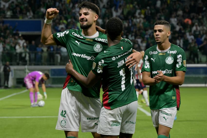 Flaco López foi destaque da vitória do Palmeiras sobre o Junior Barranquilla pela Libertadores (Foto: Nelson ALMEIDA / AFP)