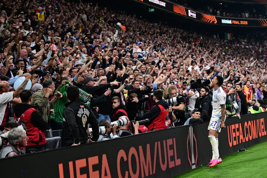 O Aston Villa venceu o Freiburg e conquistou a Europa League (Foto: YASIN AKGUL / AFP)