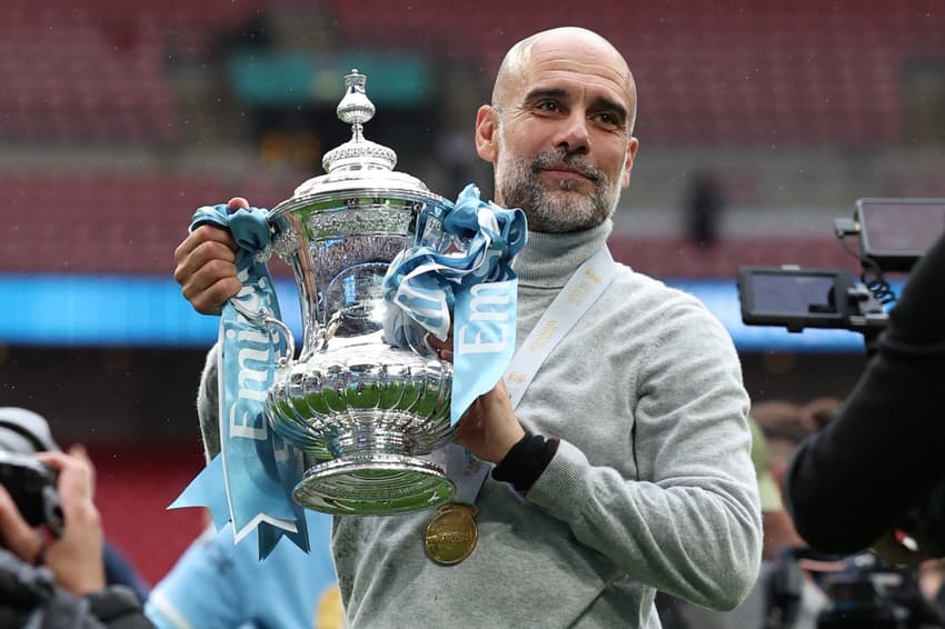 Guardiola somou 20 títulos pelo City (Foto: Adrian Dennis/AFP)