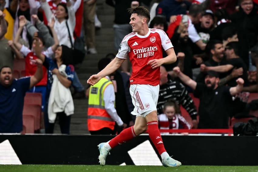 Gyokeres comemora um de seus dois gols pelo Arsenal contra o Fulham