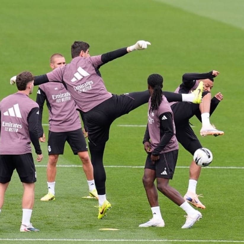 Courtouis brinca com Mbappé em treino antes do El Clásico que pode decidir a La Liga (Foto: Reproducao / X)