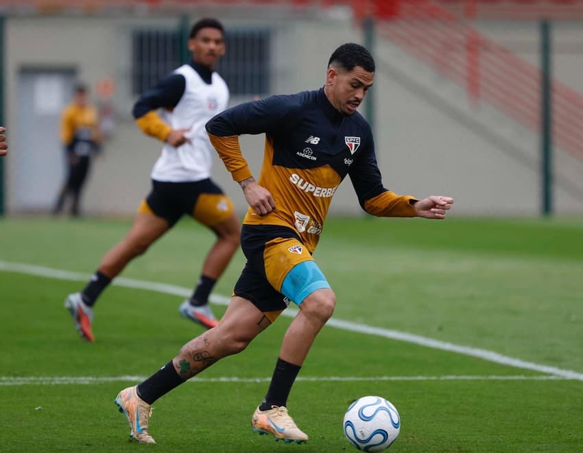 Luciano se recuperou e volta a ser relacionado (Foto: Rubens Chiri / São Paulo FC)