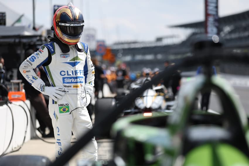 Helio Castroneves nos preparativos para a corrida em Indianapolis 500