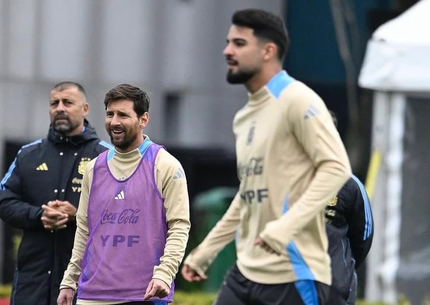 Argentina define numeração para a Copa, e Flaco usará camisa 'pela metade' na seleção