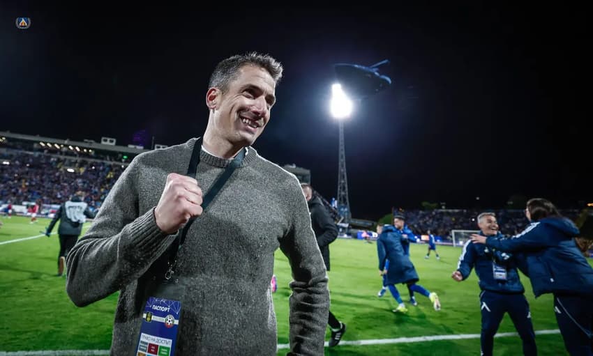 Julio Velásquez celebra título do Campeonato Búlgaro com o Levski Sofia