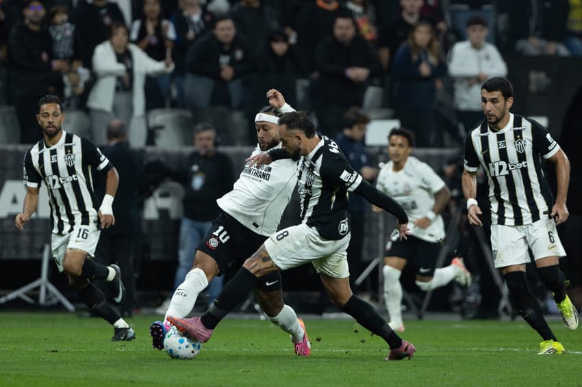 Corinthians e Atlético-MG se enfrentaram pelo Brasileirão (Foto: Joisel Amaral/AGIF/Folhapress)