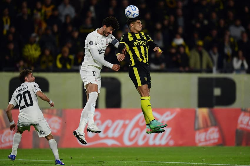 Peñarol x Corinthians pela Copa Libertadores (Foto: Dante FERNANDEZ / AFP)