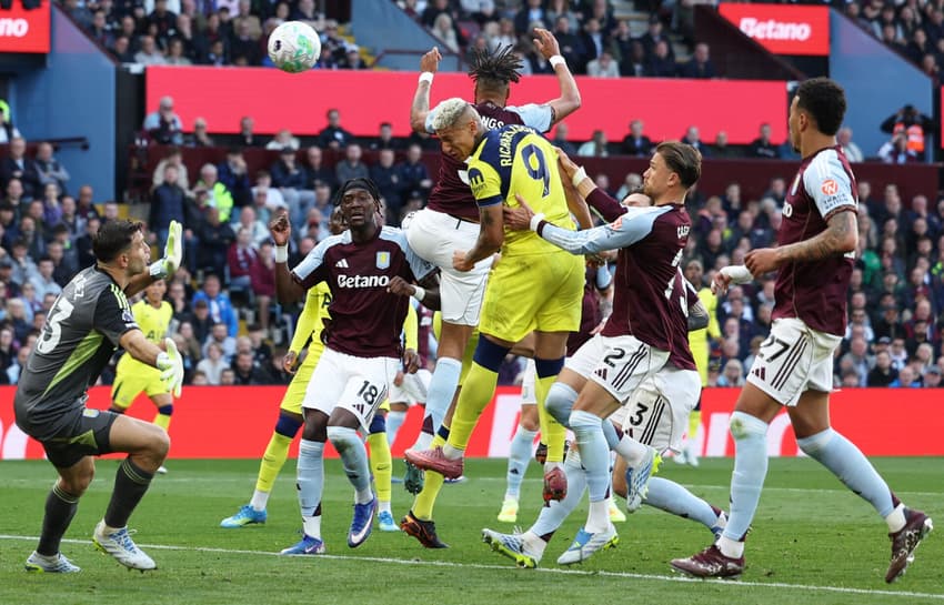 Richarlison marca na partida entre Aston Villa e Tottenham pela Premier League (Foto: Adrian Dennis / AFP)