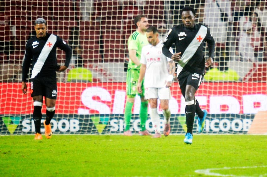 O Internacional goleou o Vasco por 4 a 1 pelo Brasileirão (Foto: Donaldo Hadlich/Código 19/Folhapress)