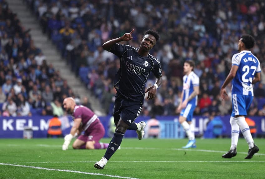 Vini Jr comemora gol marcado pelo Real Madrid sobre o Espanyol, pela La Liga