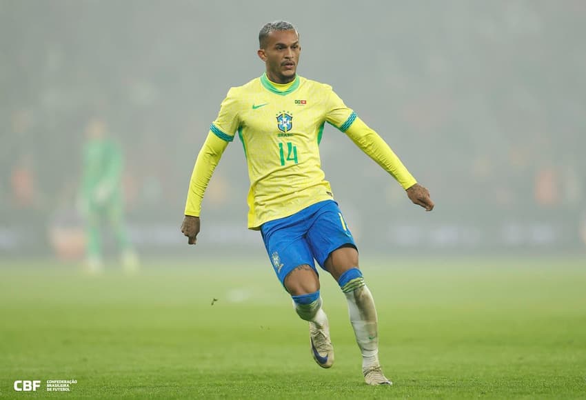 Wesley em amistoso da Seleção: lateral foi o mais convocado por Ancelotti (Foto: Rafael Ribeiro / CBF)