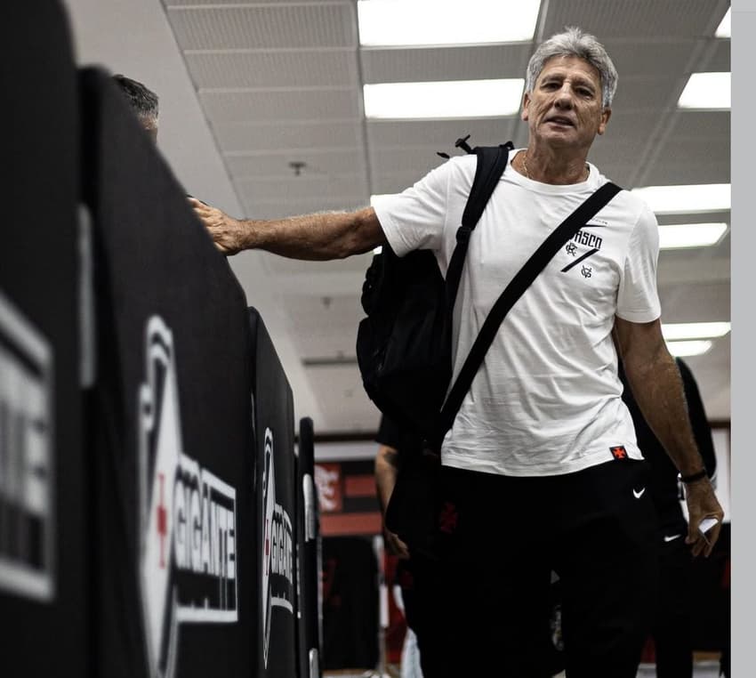 Renato Gaúcho na chegada do Vasco ao Maracanã antes da partida contra o Flamengo (Foto: Matheus Lima/Vasco)