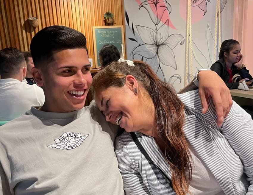 Yohan e mãe (Foto: Arquivo Pessoal)