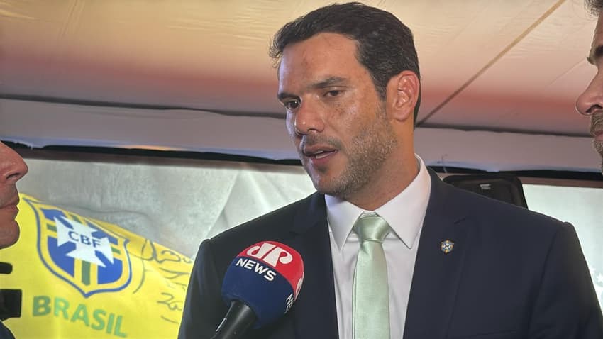 Samir Xaud em entrevista após a convocação da Seleção Brasileira (Foto: Fernanda Gondim/ Lance!)