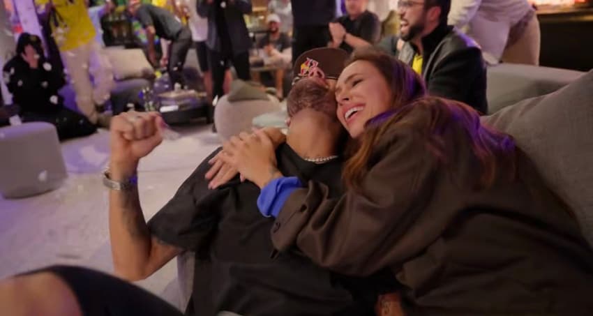Neymar e Bruna Biancardi comemoram convocação do atacante para a Copa. (Foto: Reprodução/YouTube/Neymar Jr)