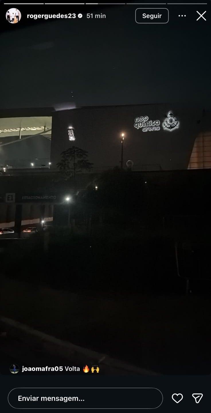 Roger Guedes marcou presença na Arena para acompanhar Corinthians e Atlético-MG