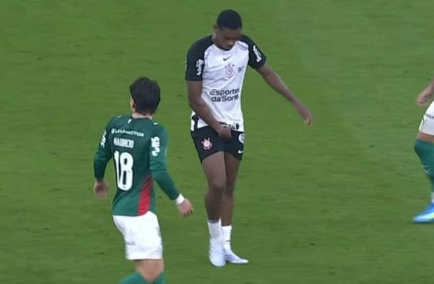 André foi expulso por gesto obsceno contra o Palmeiras (Foto: Reprodução/CazeTV)