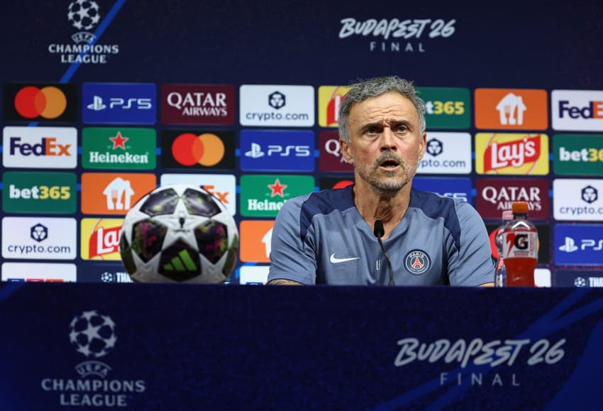 Técnico do PSG, Luis Enrique durante coletiva de imprensa (Foto: FRANCK FIFE / POOL / AFP)
