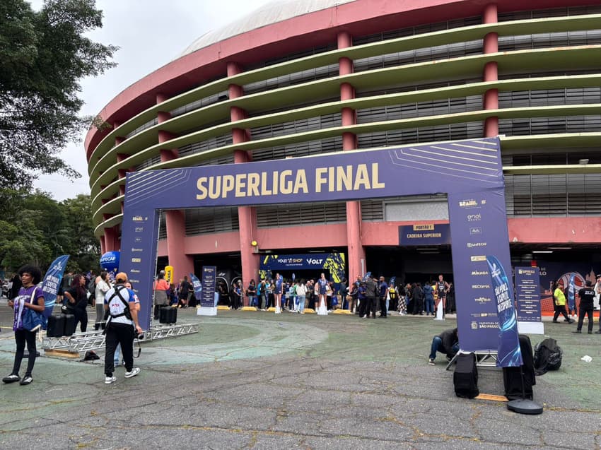 Portões do Ginásio do Ibirapuera foram abertos no início da manhã