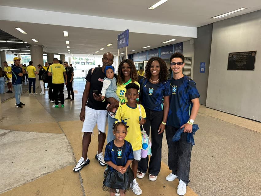 Família de Luiz Henrique presente no Maracanã para amistoso do Brasil (Foto: Lucas Bayer/Lance!)