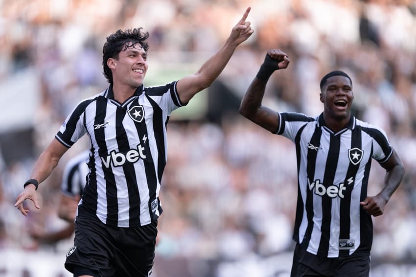 Ferraresi comemora seu gol no jogo do Botafogo contra o Remo (Foto: Vítor Silva/Botafogo)