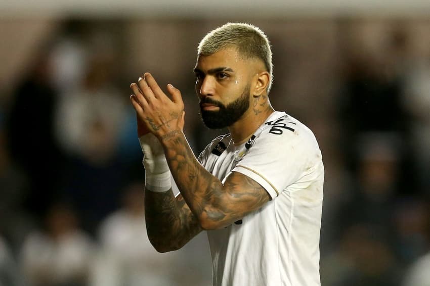Gabigol na partida do Santos contra o Vitória na Vila Belmiro