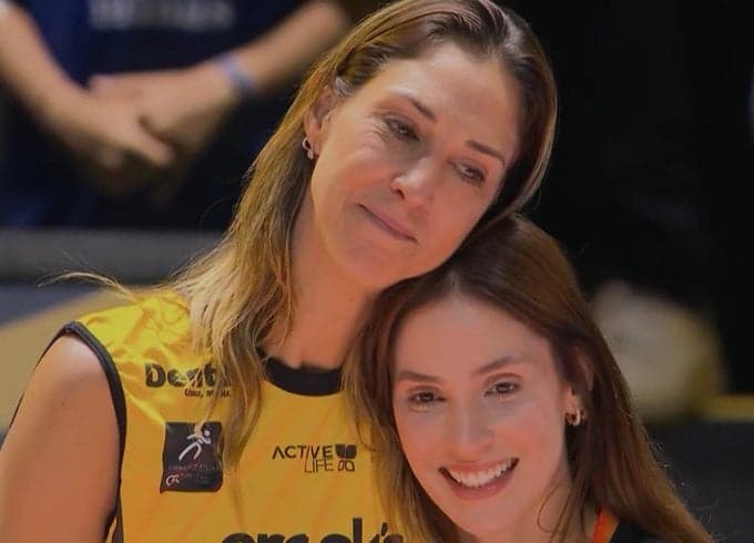 Carol Gattaz e Camila Brait se aposentam do vôlei juntas e são homenageadas na final da Superliga (Foto: Reprodução/X)