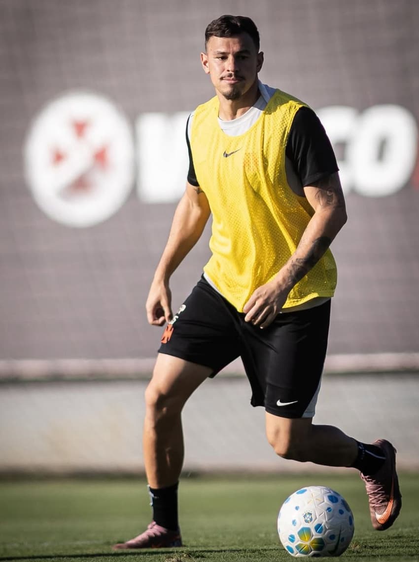 Hugo Moura durante treino do Vasco (Foto: Matheus Lima/Vasco)