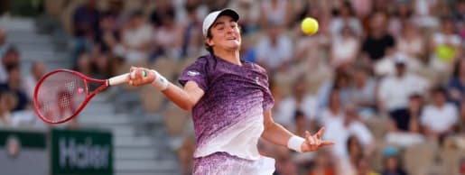 João Fonseca na vitória na estreia em Roland Garros (Reprodução)