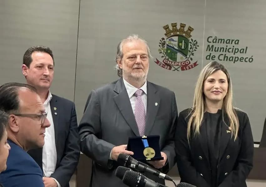 Doutor Jorge Pagura é o presidente da Comissão Médica e de Combate à Dopagem da CBF (Foto: Divulgação / CBF)