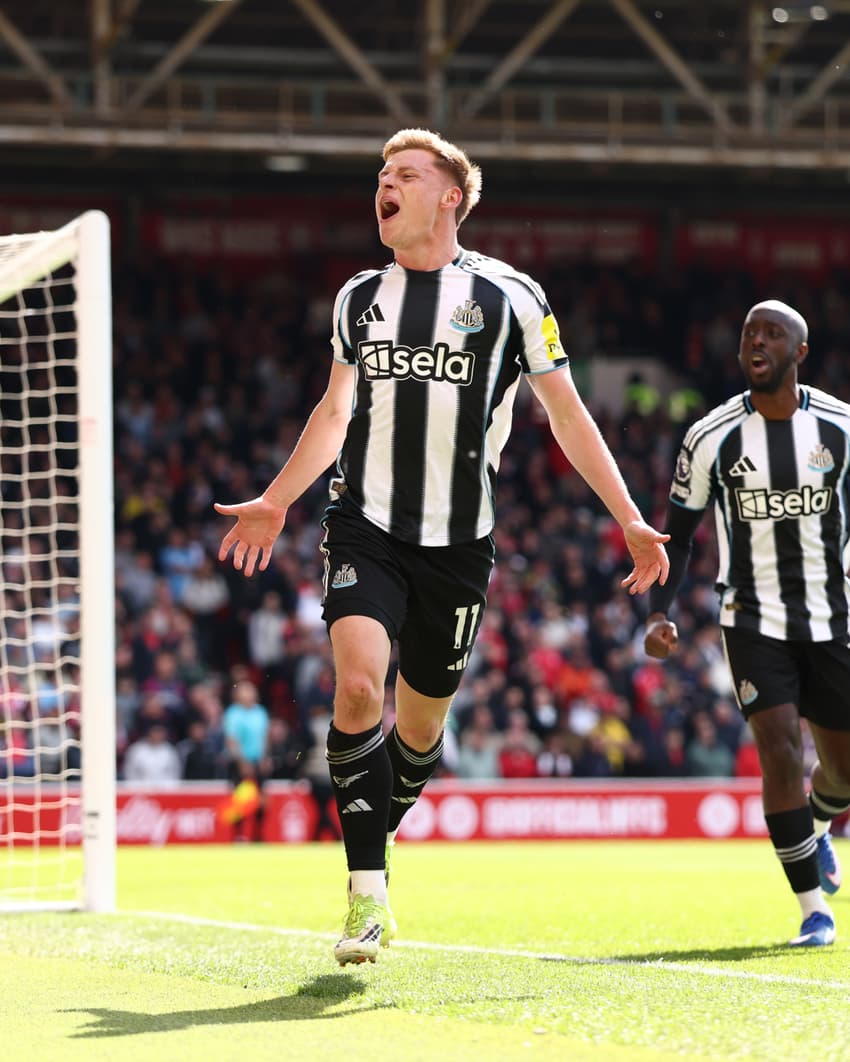 Harvey Barnes comemora gol pelo Newcastle na partida contra o Nottingham Forest em partido válida pela Premier League (Foto: Reprodução / X)