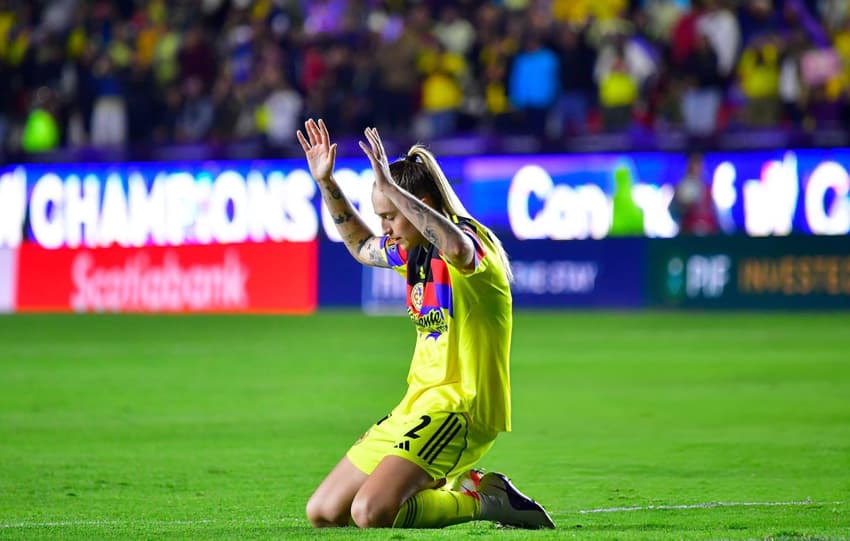 Convocada por Arthur Elias, Isa vive boa temporada no México (Foto: Imagem/ Reprodução: Liga BBVA Femenil)