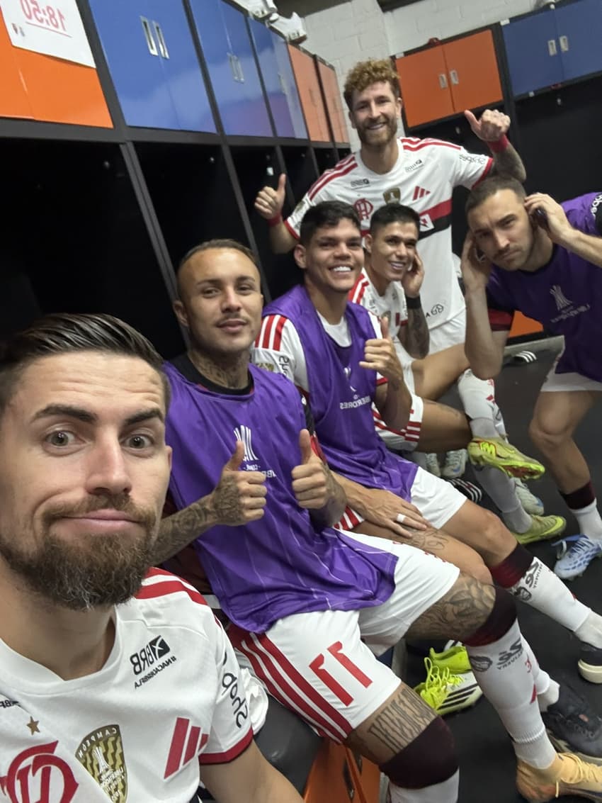 Jogadores do Flamengo no vestiário contra o Medellín